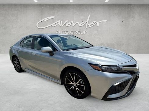 Used 2023 Toyota Camry SE FWD image 2