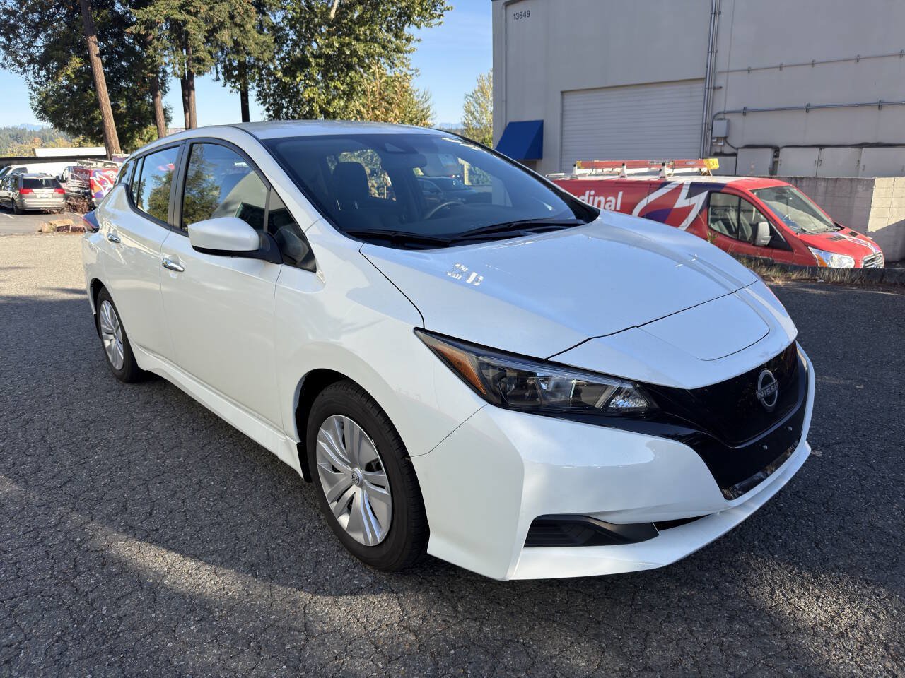 Used 2025 Nissan Leaf S FWD image 3