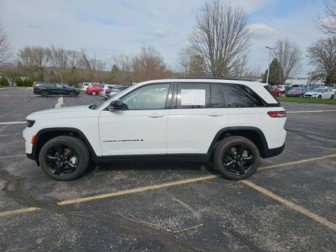 Used 2023 Jeep Grand Cherokee Limited w/ Black Appearance Package image 2