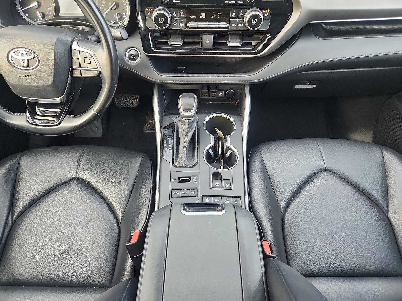 Used 2021 Toyota Highlander XLE AWD/4WD image 18