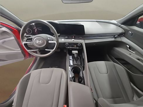 Used 2025 Hyundai Elantra SEL FWD image 28
