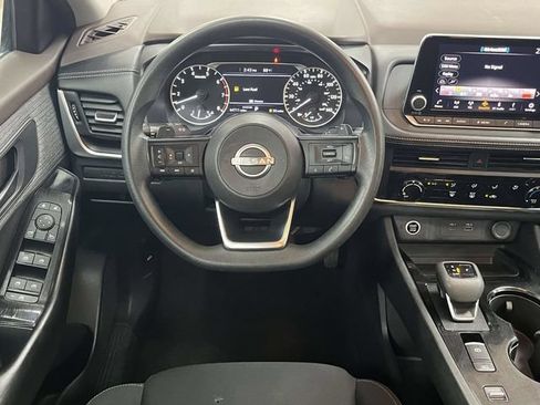 Used 2023 Nissan Rogue S FWD image 19