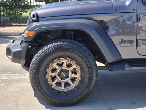 Used 2025 Jeep Wrangler Sport AWD/4WD image 10