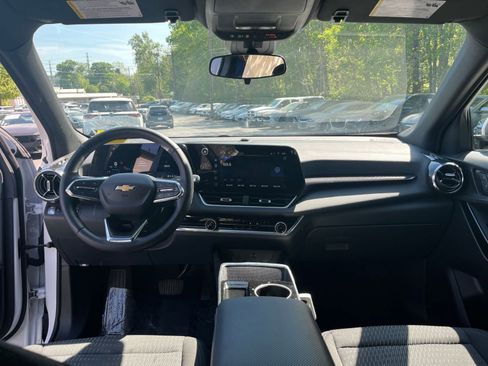 Used 2025 Chevrolet Equinox LT image 28