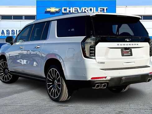 New 2026 Chevrolet Suburban High Country image 3