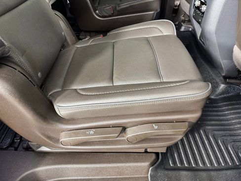 Used 2022 GMC Yukon XL Denali image 28