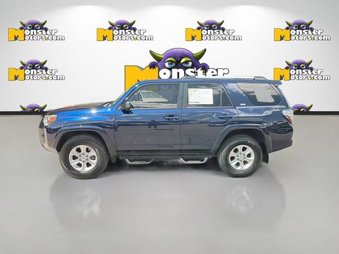 Used 2022 Toyota 4Runner SR5 AWD/4WD image 8