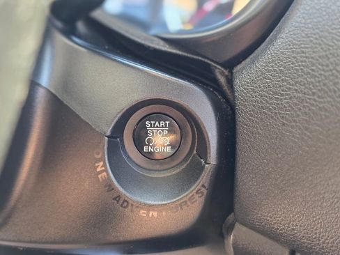 Used 2017 Jeep Renegade Altitude image 32