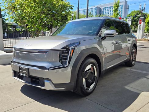 Certified 2024 Kia EV9 Wind AWD/4WD image 7