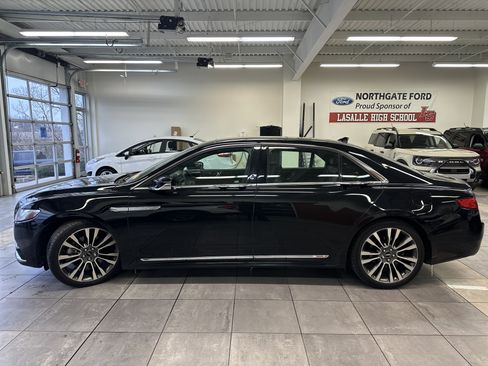 Used 2018 Lincoln Continental Reserve w/ Continental Climate Package image 12