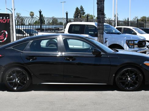 Used 2025 Honda Civic Sport image 9