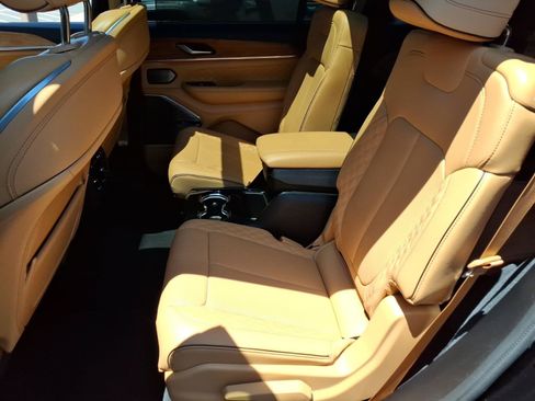 Certified 2023 Jeep Grand Cherokee L Summit AWD/4WD image 19