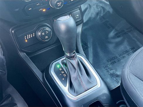 Used 2023 Jeep Renegade Trailhawk image 17