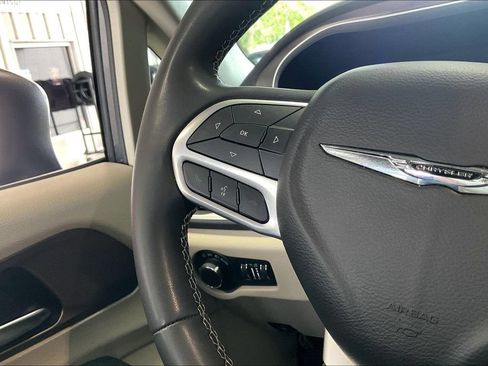 Used 2023 Chrysler Voyager LX FWD image 8