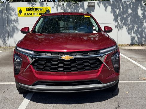 Used 2025 Chevrolet Trax LT w/ Driver Confidence Package FWD image 2