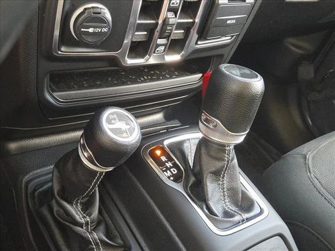 Used 2020 Jeep Wrangler Unlimited Sahara image 16