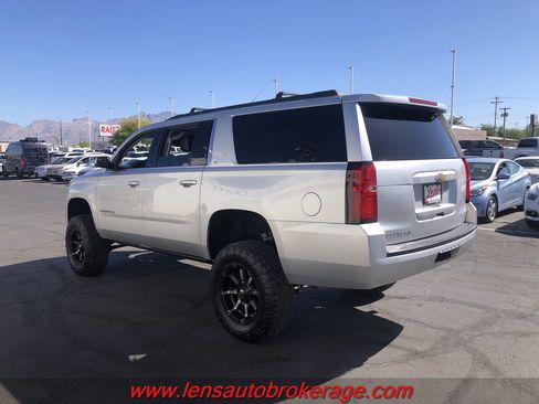Used 2019 Chevrolet Suburban LT image 6