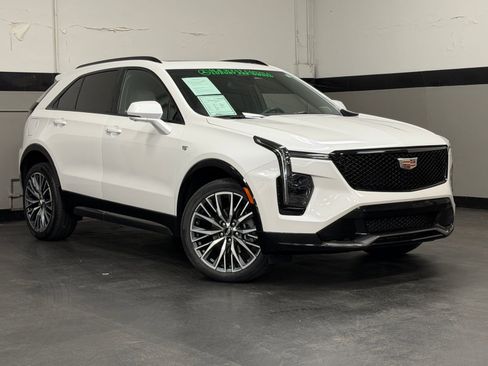 Used 2024 Cadillac XT4 Sport image 2