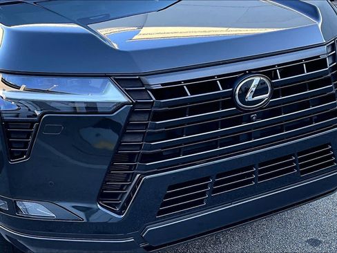 Used 2024 Lexus GX 550 w/ Accessory Package (2T) image 29