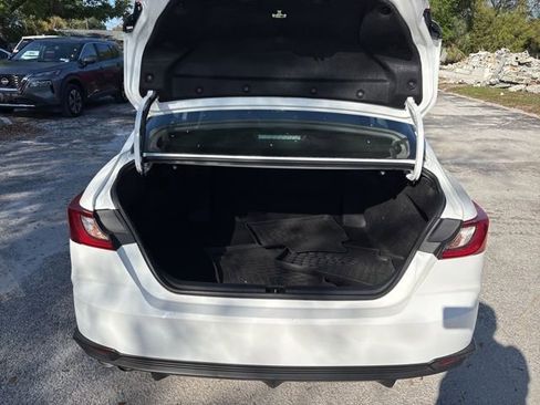 Used 2025 Toyota Camry SE image 7