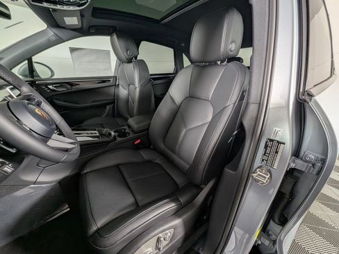 New 2026 Porsche Macan image 5