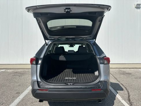 Used 2021 Toyota RAV4 XLE w/ XLE Grade Weather Package AWD/4WD image 19