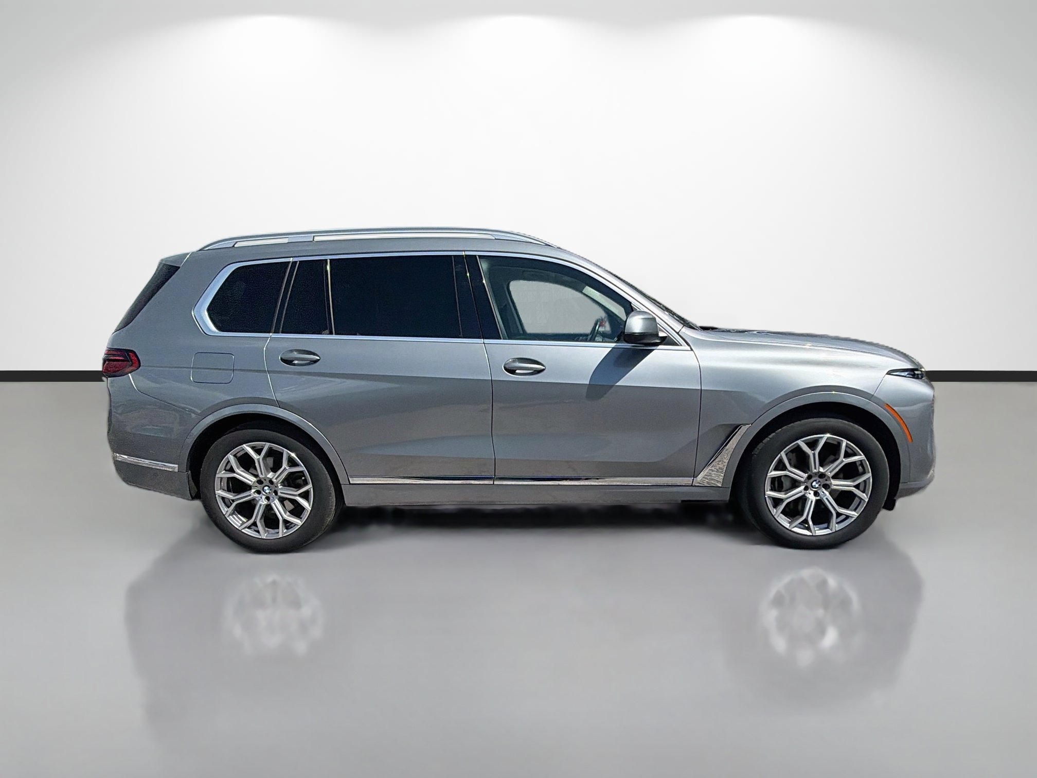 Used 2023 BMW X7 xDrive40i AWD/4WD image 2