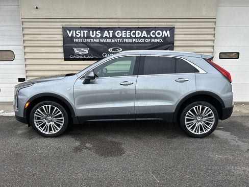 Used 2024 Cadillac XT4 Premium Luxury image 7