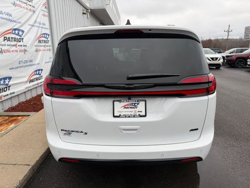 New 2026 Chrysler Pacifica Select image 8