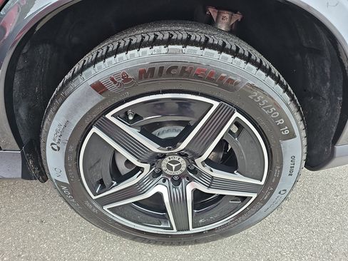 Certified 2025 Mercedes-Benz GLC 300 4MATIC image 35