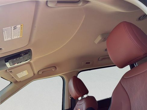 New 2026 Kia Carnival EX FWD image 24
