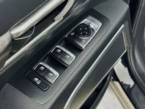 Used 2025 Kia Telluride S FWD image 18