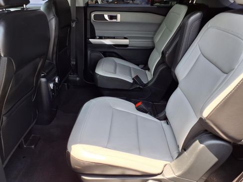 Used 2021 Ford Explorer XLT w/ Equipment Group 202A RWD image 11