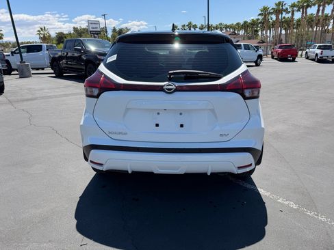 Used 2022 Nissan Kicks SV FWD image 4