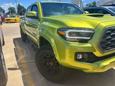 Used 2023 Toyota Tacoma TRD Sport w/ TRD Premium Sport Package AWD/4WD image 2