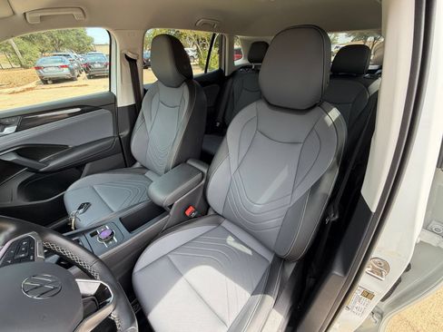 Used 2026 Volkswagen Tiguan SE AWD/4WD image 37