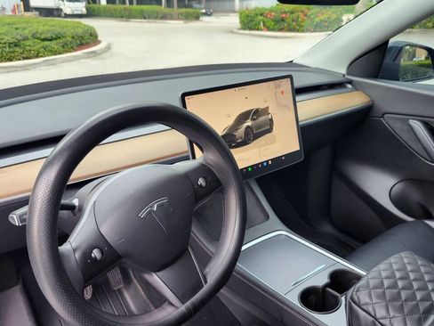 Used 2022 Tesla Model Y Long Range AWD/4WD image 15