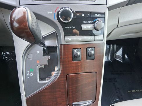 Used 2012 Toyota Venza XLE image 21