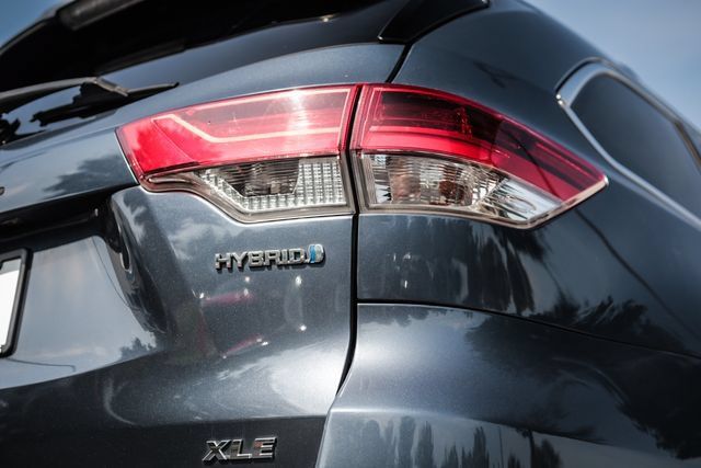 Used 2017 Toyota Highlander XLE AWD/4WD image 23