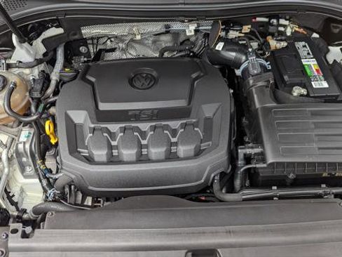 Used 2023 Volkswagen Tiguan SE w/ Panoramic Sunroof Package image 30