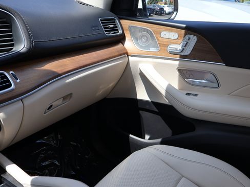 Certified 2025 Mercedes-Benz GLS 450 4MATIC image 45