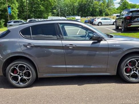 Used 2022 Alfa Romeo Stelvio Veloce AWD/4WD image 11