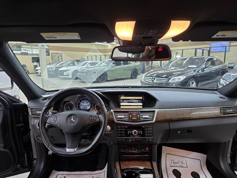 Used 2011 Mercedes-Benz E 550 Sedan image 27
