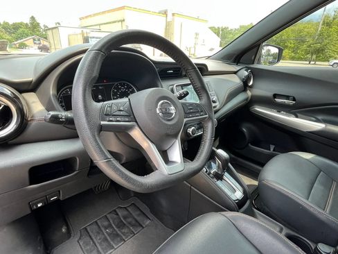 Used 2020 Nissan Kicks SR FWD image 21