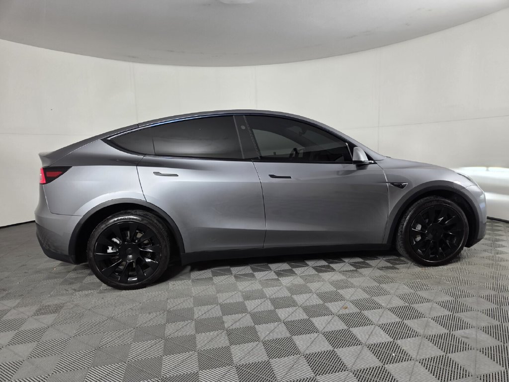 Used 2025 Tesla Model Y Long Range AWD/4WD image 4