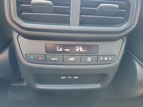 Used 2024 Honda Pilot Touring image 13