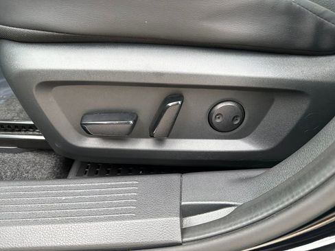 Used 2023 Nissan Rogue SV w/ SV Premium B Package image 16