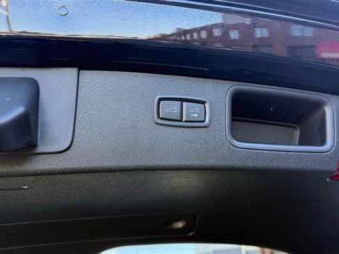 Used 2020 Porsche Macan w/ Premium Package Plus image 20