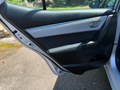 Used 2016 Toyota Corolla LE FWD image 13