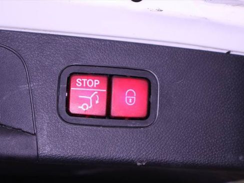 Used 2019 Mercedes-Benz GLC 300 4MATIC image 37